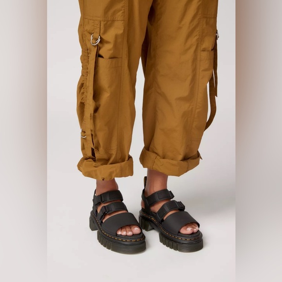 Dr. Martens Shoes - Dr. Martens Ricki 3-Strap Platform Sandal, black size 8 NWT in a box